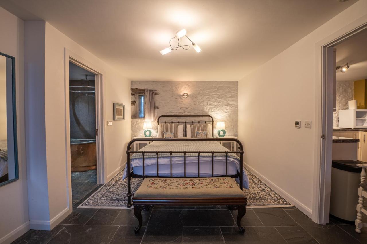 St Davids Hideaway With Roll-Top Bath & Log Burner Eksteriør bilde