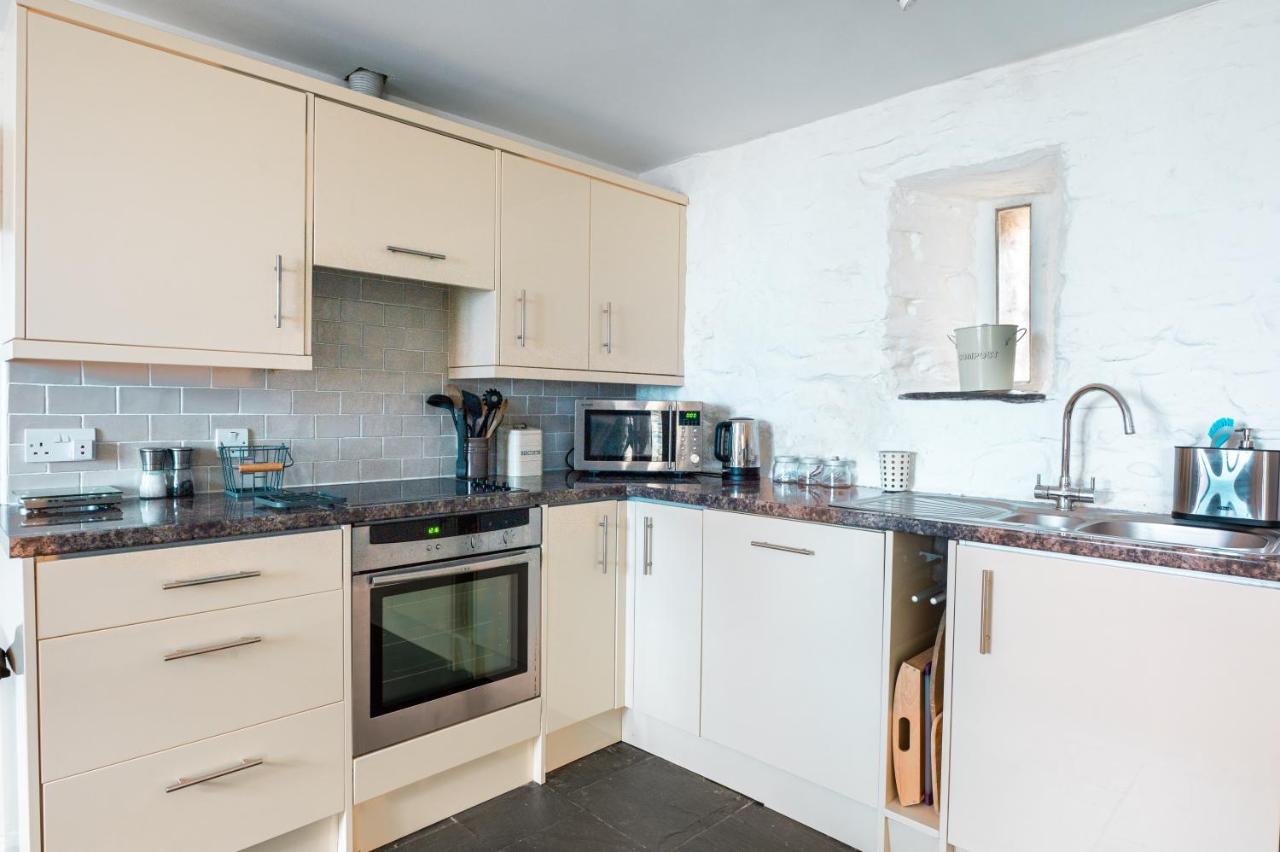 St Davids Hideaway With Roll-Top Bath & Log Burner Eksteriør bilde