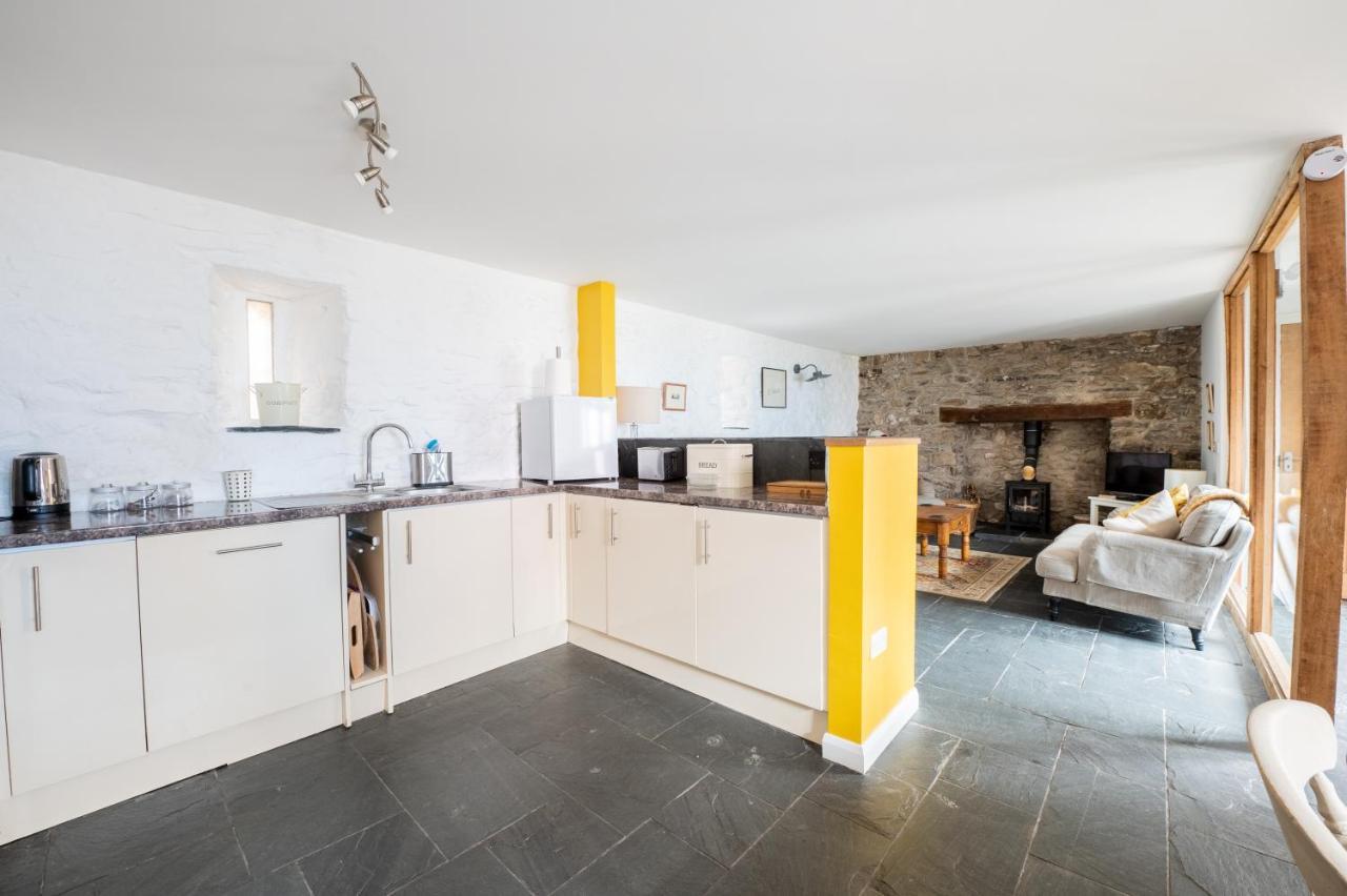 St Davids Hideaway With Roll-Top Bath & Log Burner Eksteriør bilde