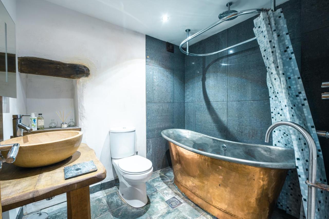 St Davids Hideaway With Roll-Top Bath & Log Burner Eksteriør bilde